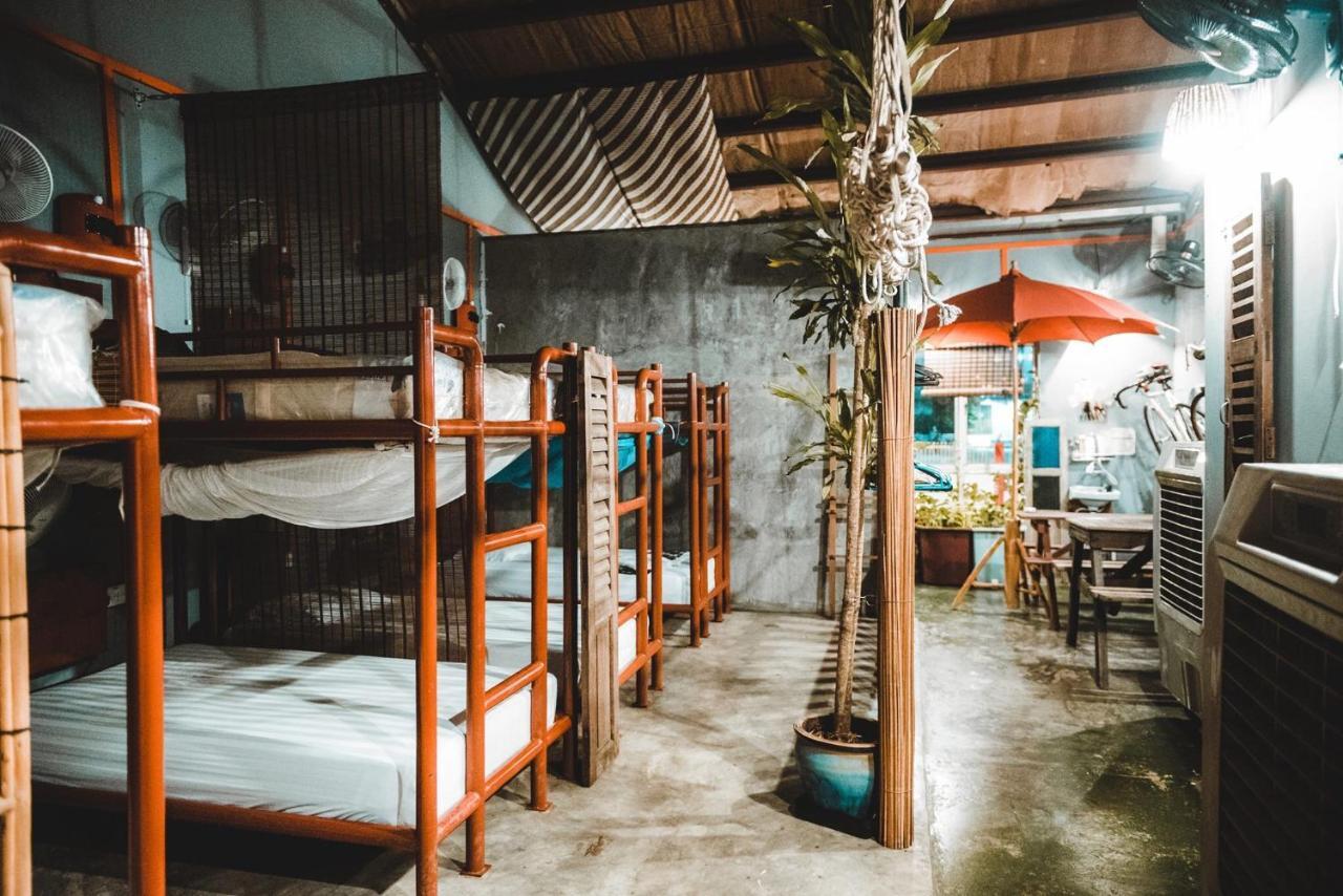 Motodorm Langkawi Hostel Kuah Bagian luar foto