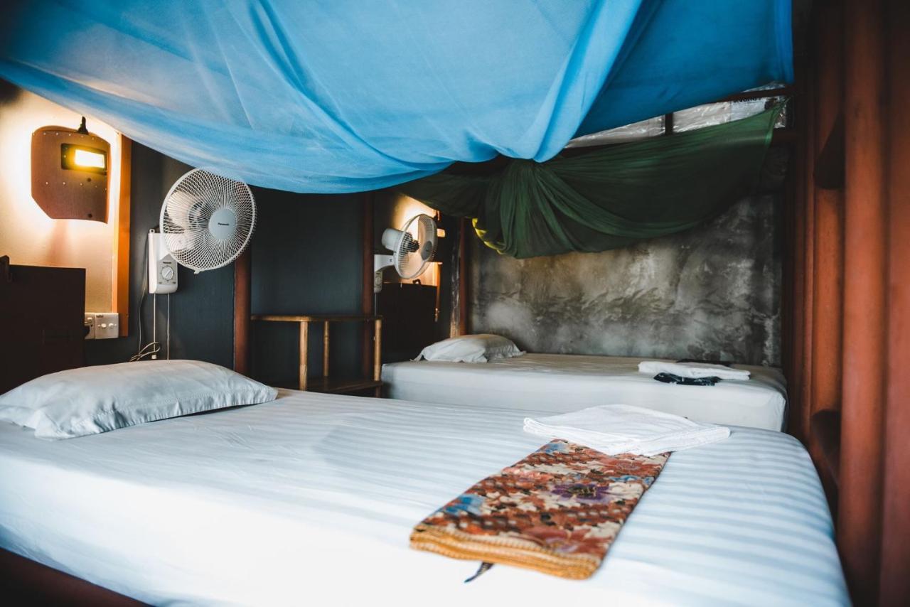Motodorm Langkawi Hostel Kuah Bagian luar foto