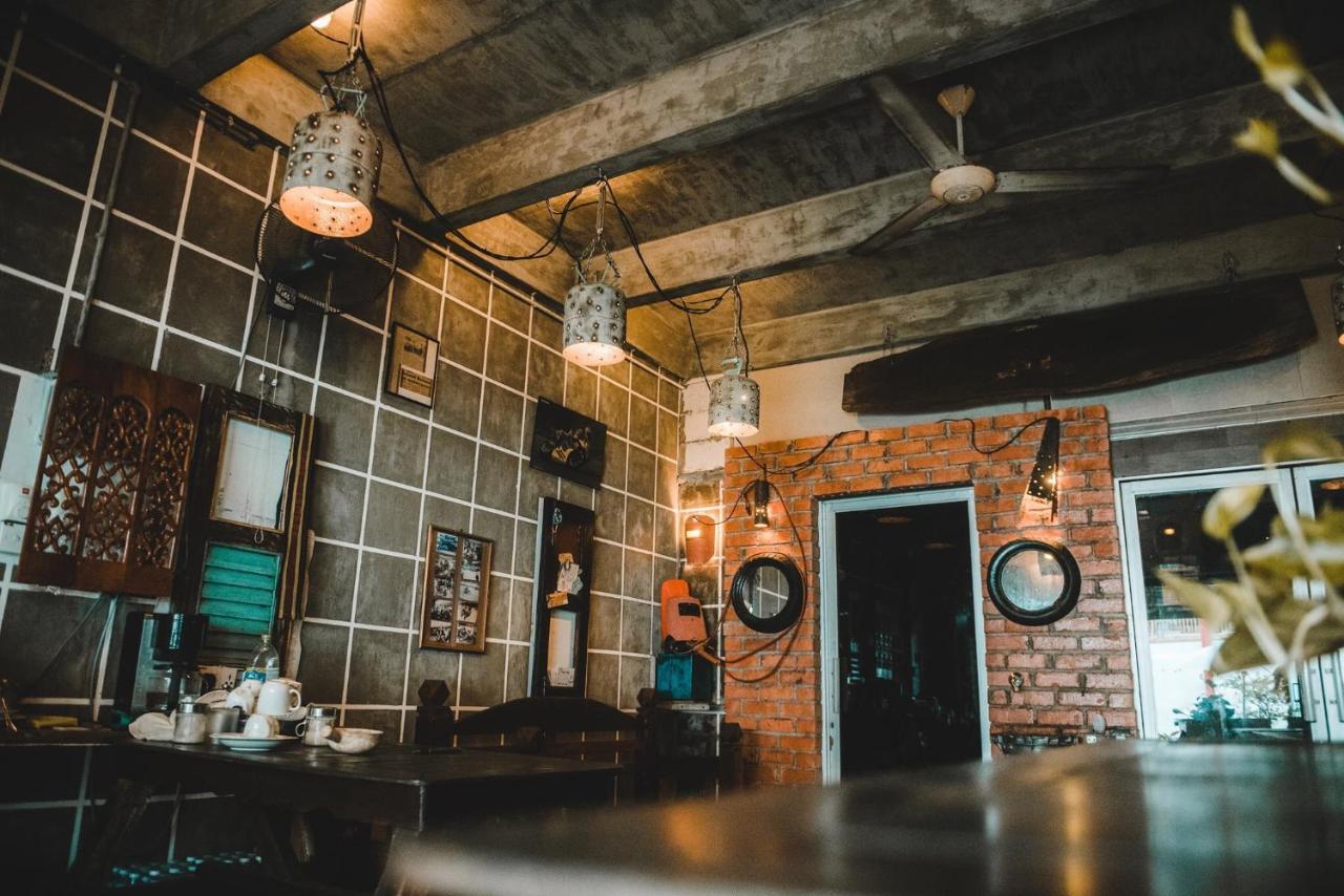 Motodorm Langkawi Hostel Kuah Bagian luar foto